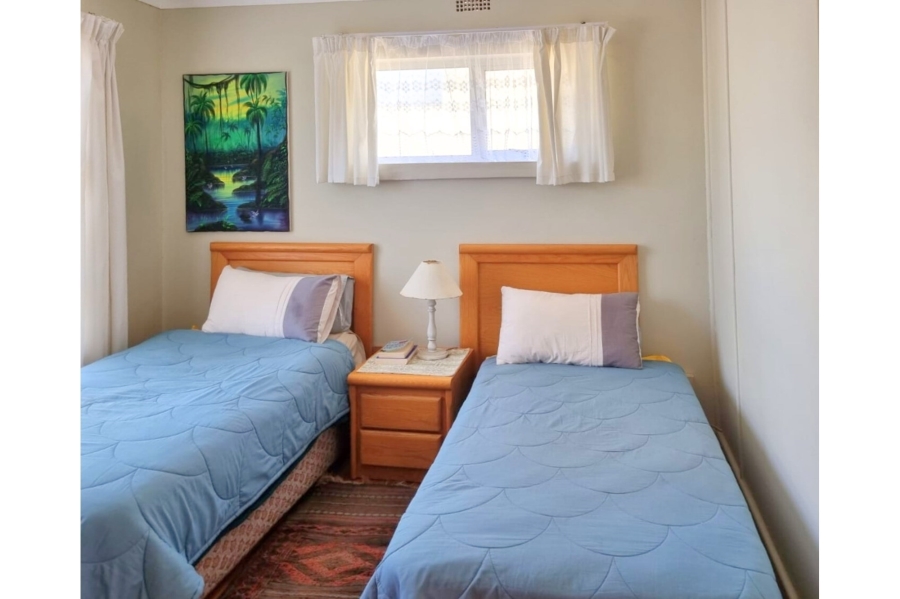 4 Bedroom Property for Sale in Buffalo Bay Western Cape